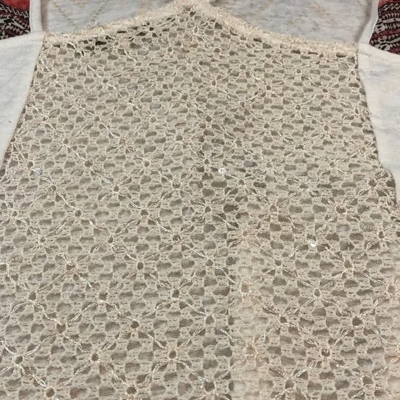 Women's White and Red Patterned Top - Picture 4 of 7